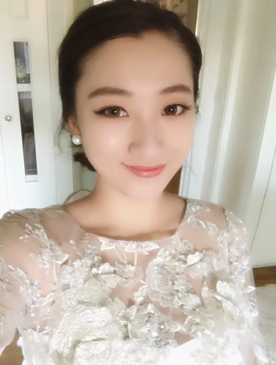 khách hàng nữ nhận xét về cáp điện Hà Nội